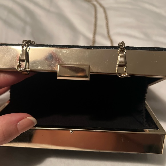 ❤️ Black Woven Leather Clutch, Gold Chain NWOT - Picture 3 of 6